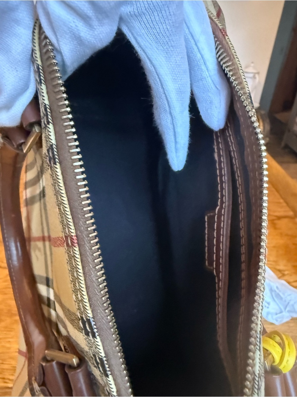 Burberry Classic Haymarket Check Pattern Brown Handle Woman’s Bag - Picture 9 of 16